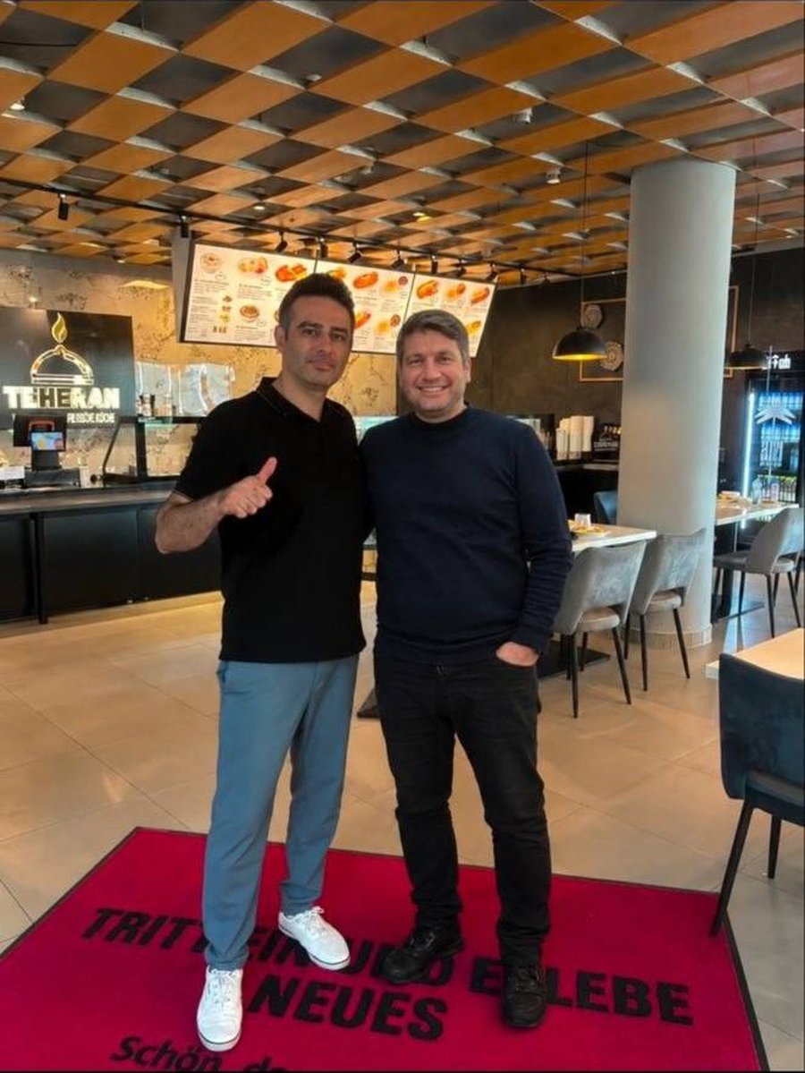 Meysam Zargari und Mehdi Saberi Dehkordi, die Gründer von TEHERAN, im Restaurant in Koblenz