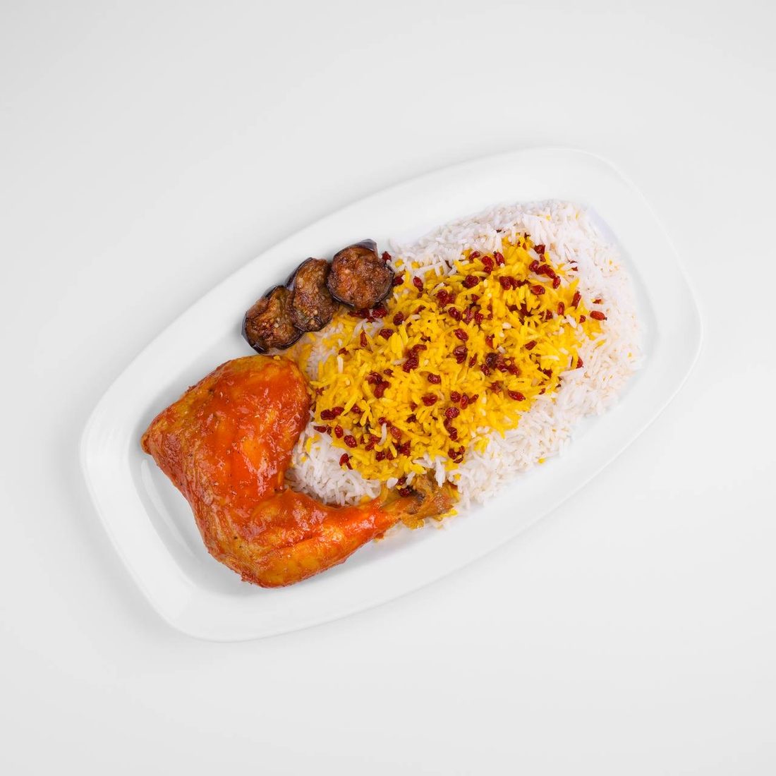 Zereshk Polo ba Morgh — Safranreis mit Berberitzen und Hähnchen